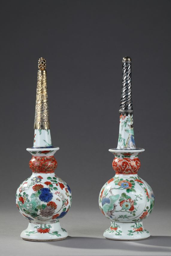 2 Springklers in &quot;Famille verte porcelain - Kangxi period, Oriental silver mounts | MasterArt